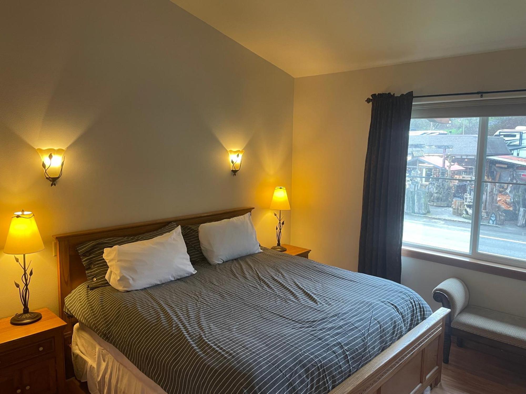Oceanfront Allyn Apartment Экстерьер фото